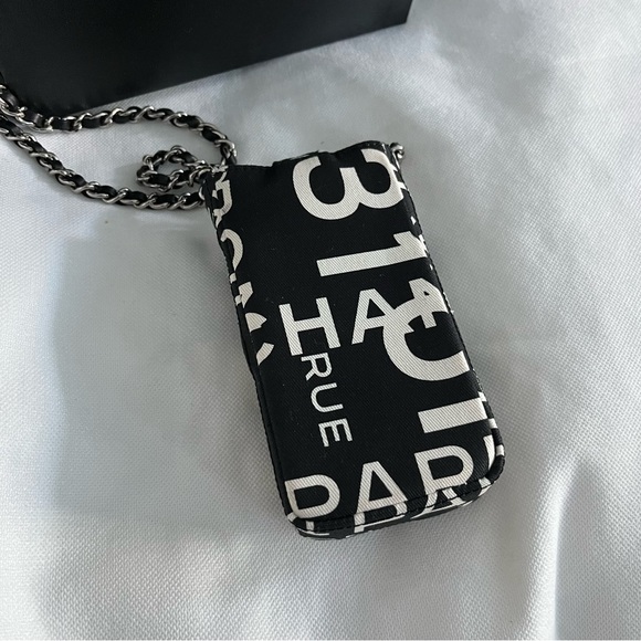Authentic Chanel crossbody pouch with chain - Picture 3 of 15